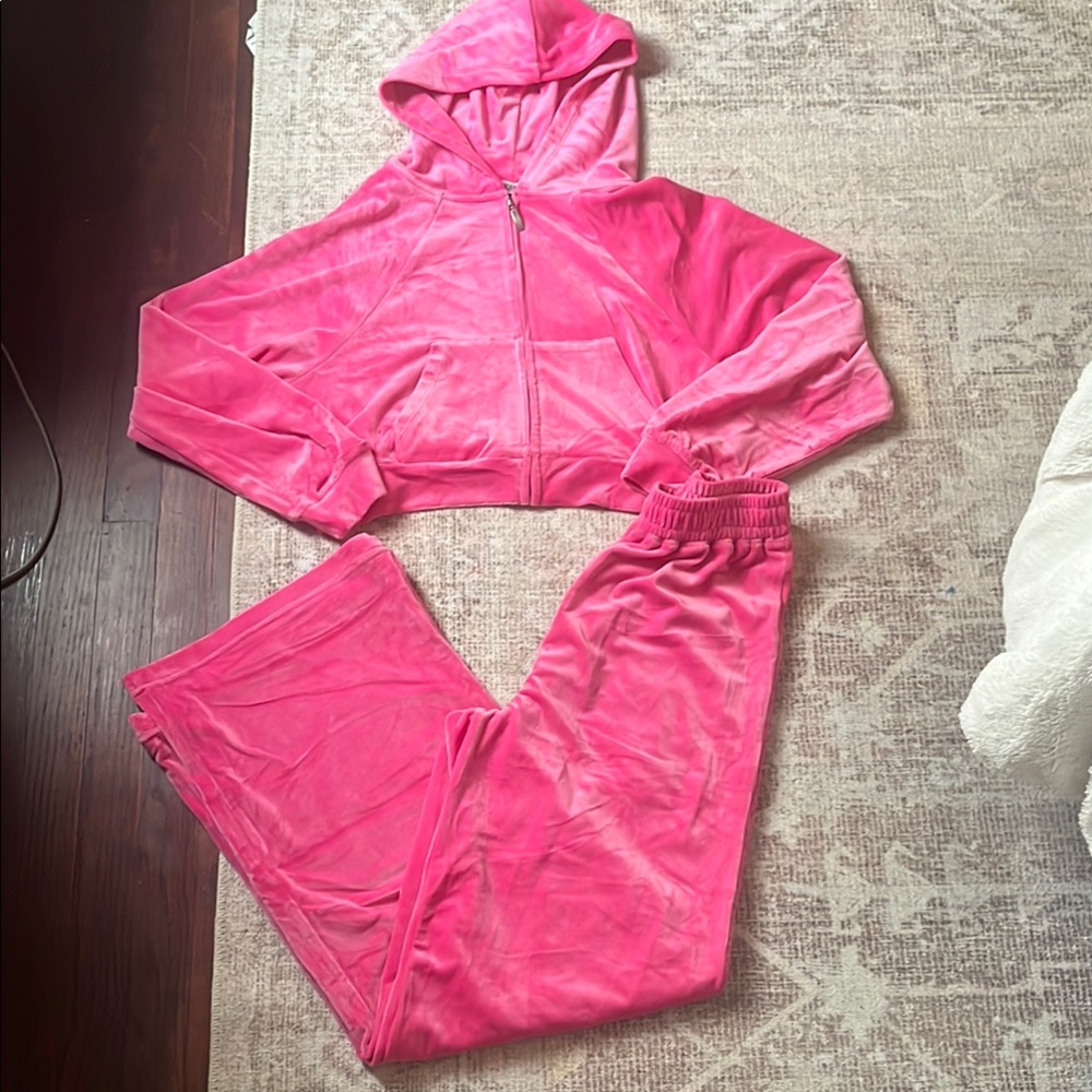 Bright Pink Matching Set with Cropped Hoodie and Plush Fabric
